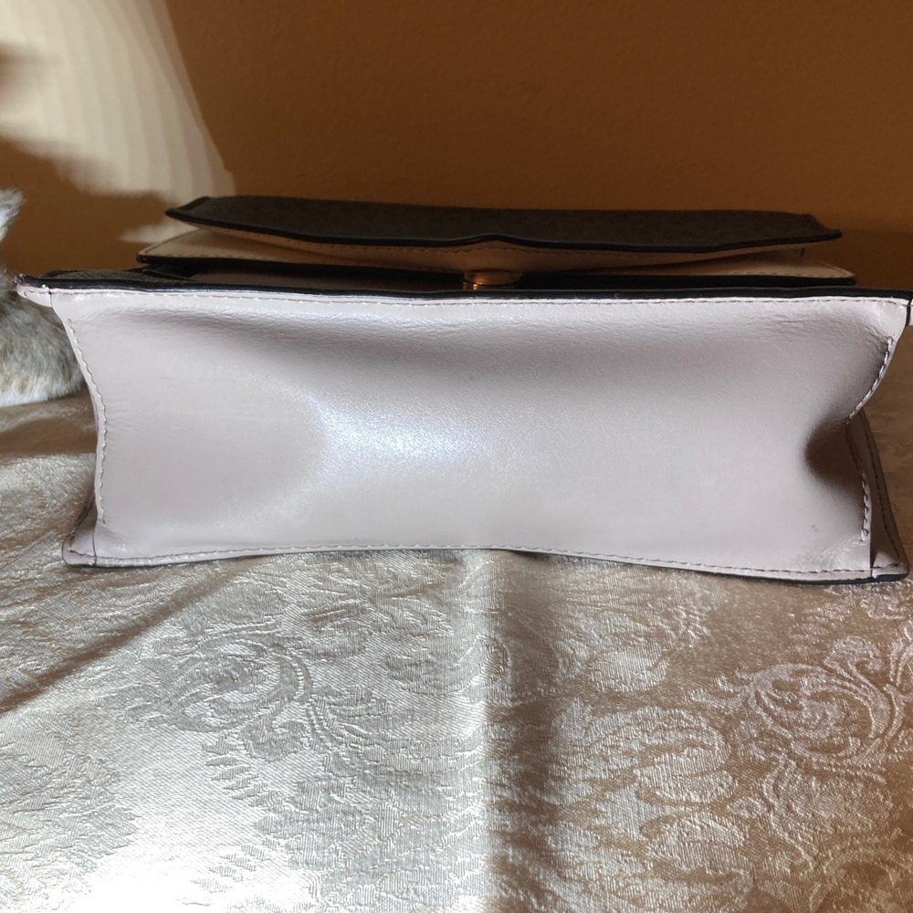 Michael Kors LUDLOW, blk & gray signature Satchel,Envelope style , very nice! - Picture 10 of 16